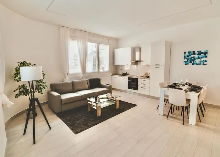 Exclusive Luxury Home With Private Parking