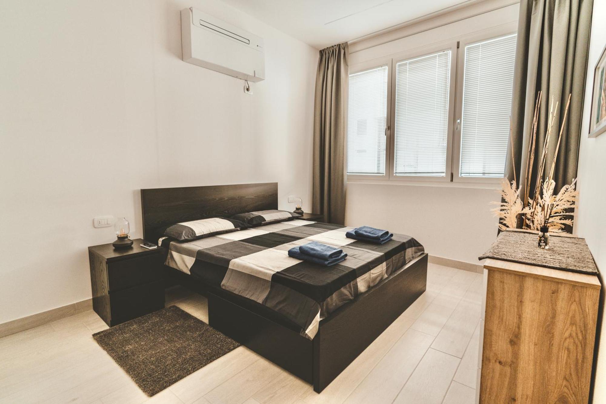 Exclusive Luxury With Private Parking