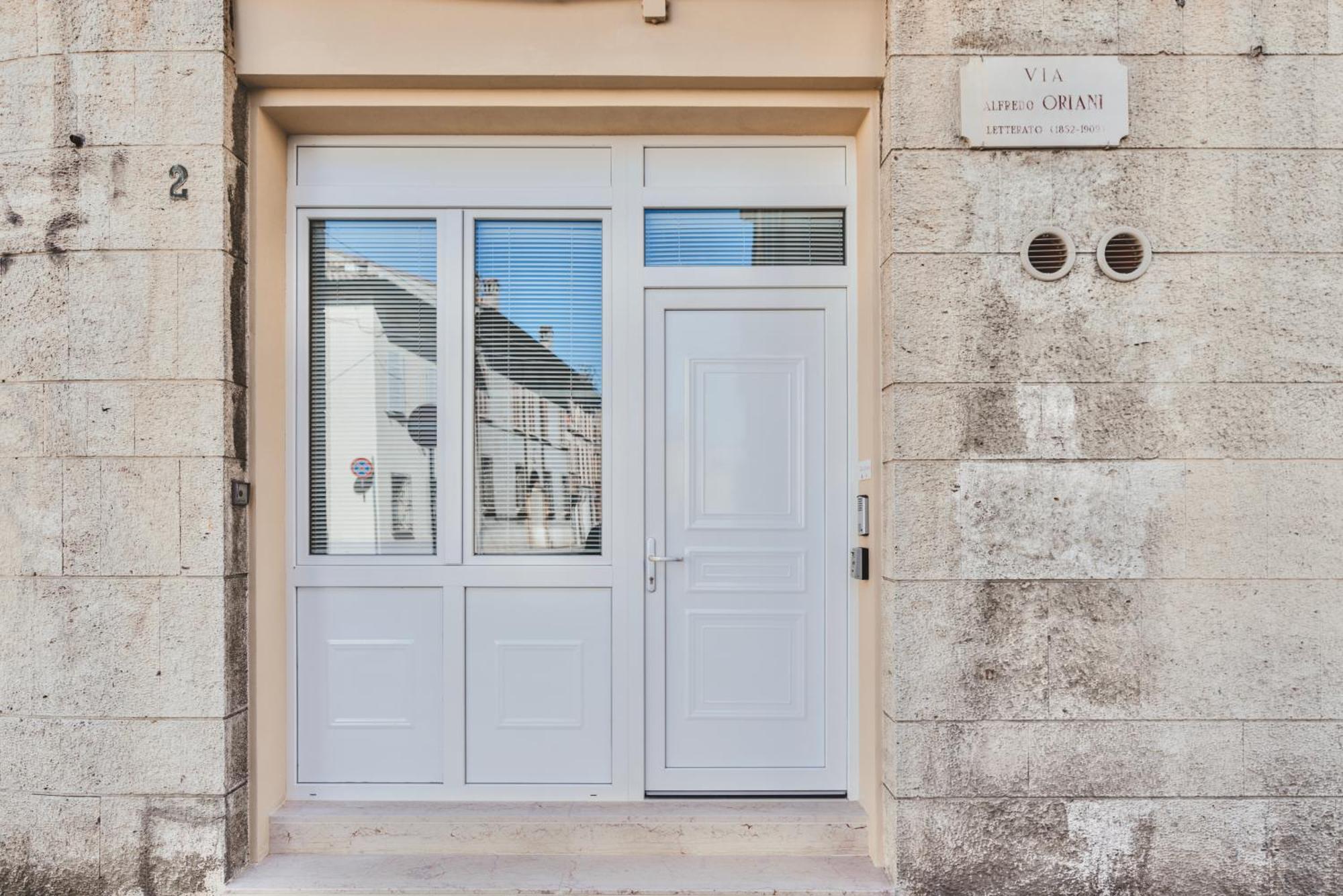 Exclusive Luxury With Private Parking